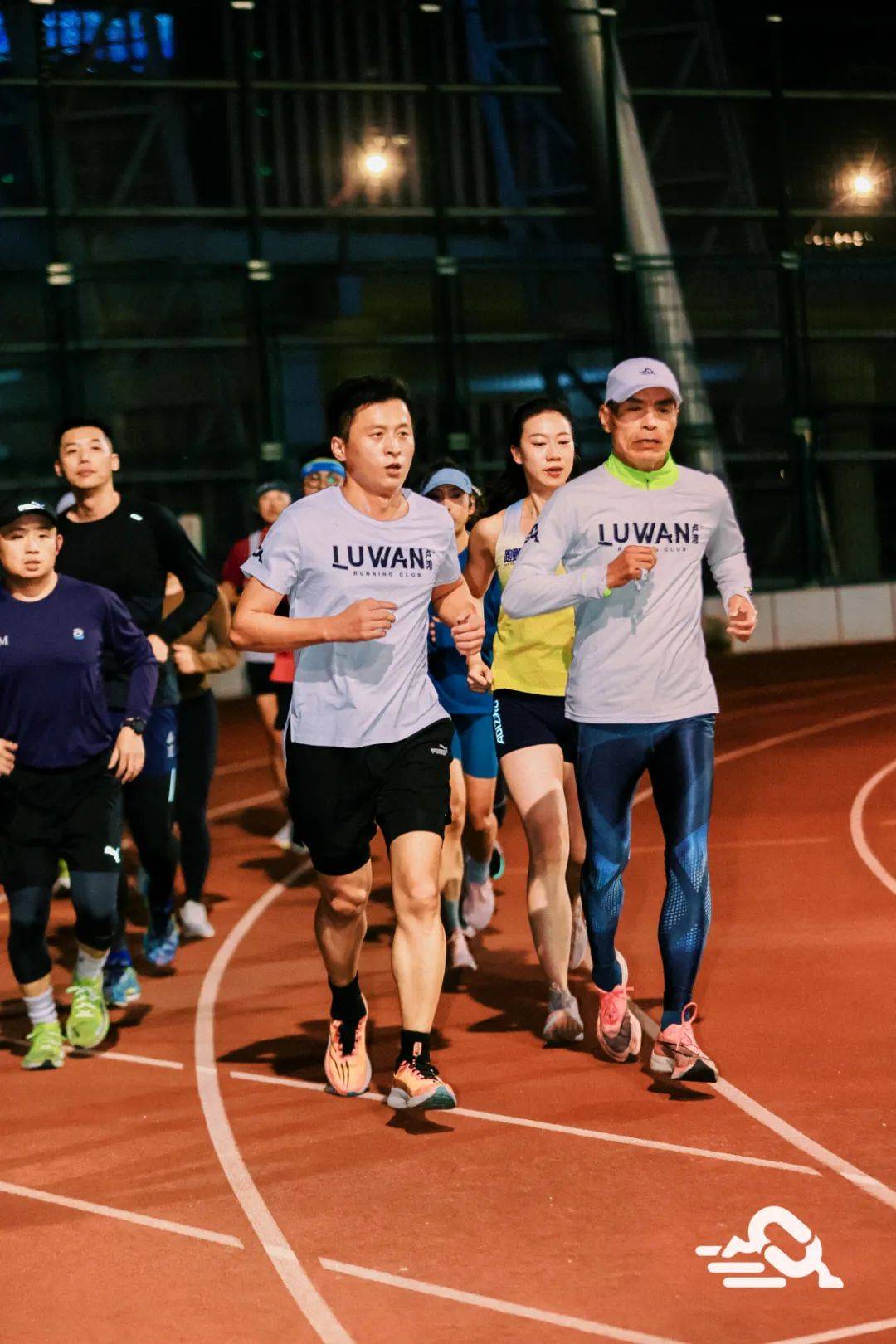 法媒：奥斯梅恩经纪人和曼联进行了会面，球员方面要求1200万欧薪水